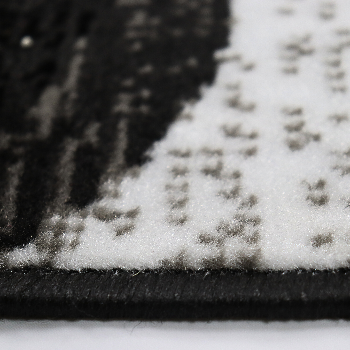 Covor Obsidian Tide, Negru/Alb/Gri, Incalzire in pardoseala, Fir Scurt si Des de 8 mm, 80x150 cm, 1300 g/m², BravaCasa