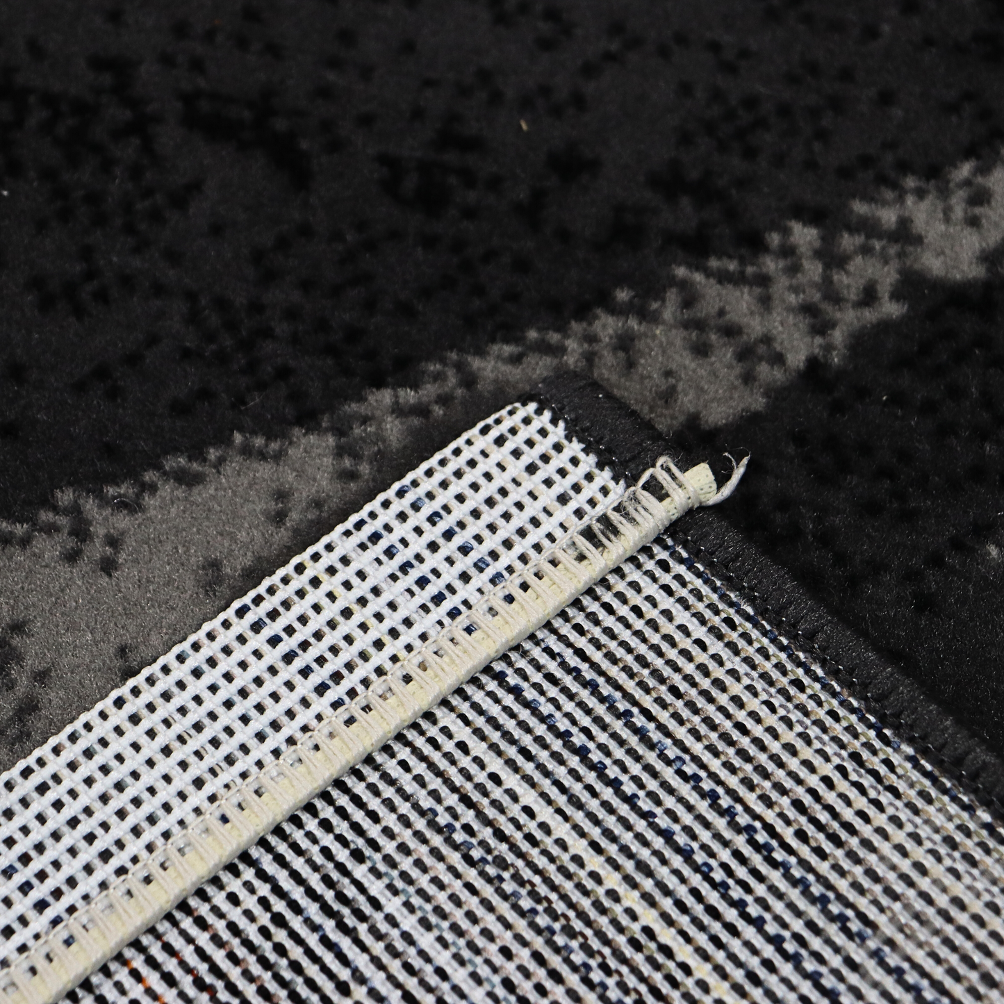 Covor Obsidian Tide, Negru/Alb/Gri, Incalzire in pardoseala, Fir Scurt si Des de 8 mm, 80x150 cm, 1300 g/m², BravaCasa